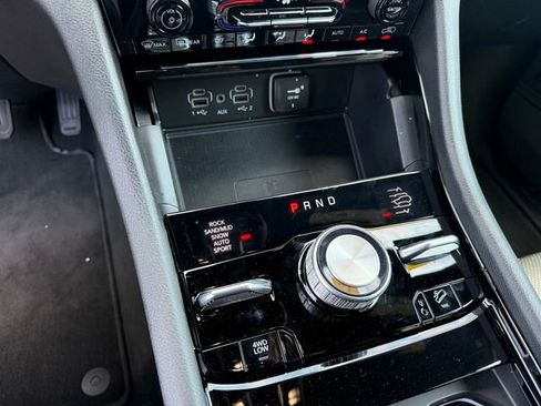 New 2025 Jeep Grand Cherokee Overland w/ Luxury Tech Group IV image 19