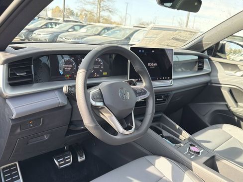 New 2026 Volkswagen Tiguan SE R-Line image 10