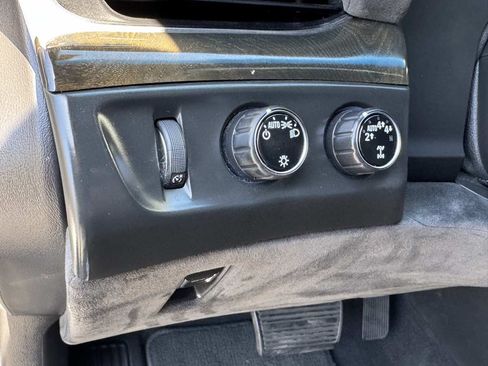 Used 2018 Cadillac Escalade Platinum AWD/4WD image 27