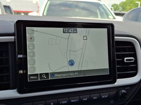 Used 2025 Hyundai Venue Limited FWD image 18