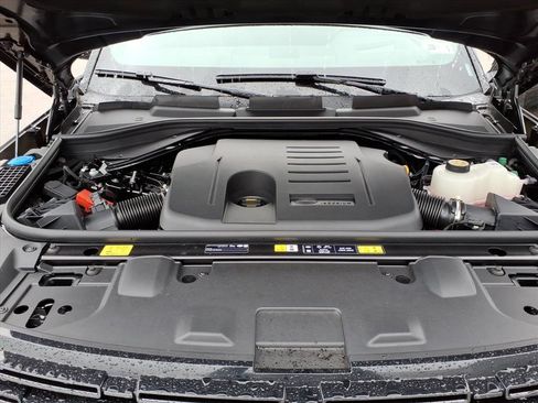New 2026 Land Rover Range Rover Long Wheelbase SE AWD/4WD image 12