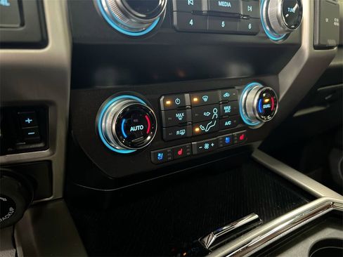 Used 2020 Ford F250 Platinum w/ FX4 Off-Road Package image 16