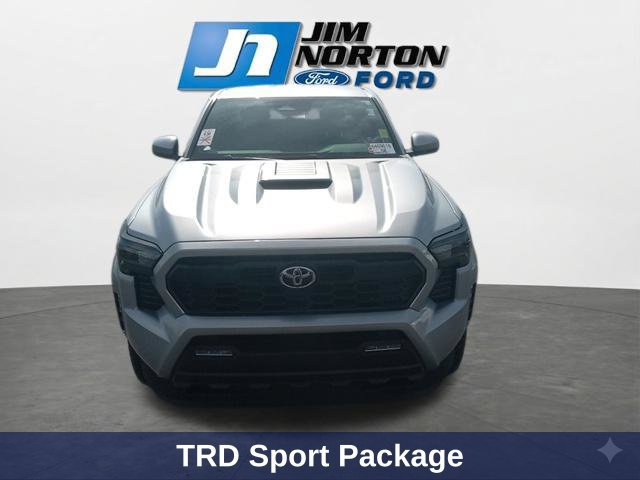 Used 2025 Toyota Tacoma TRD Sport AWD/4WD image 3