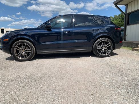 Used 2020 Porsche Cayenne AWD/4WD image 2