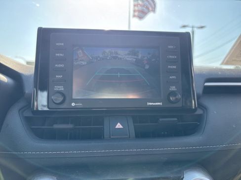 Used 2022 Toyota RAV4 LE w/ Carpet Mat Package (TMS) AWD/4WD image 5