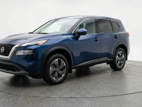 Used 2025 Nissan Rogue SV AWD/4WD image 3