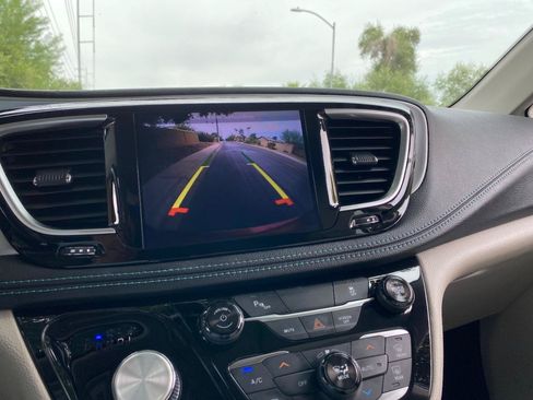 Used 2018 Chrysler Pacifica Limited FWD image 72