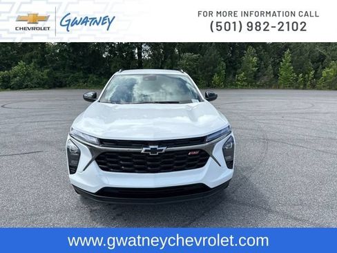 Used 2025 Chevrolet Trax RS w/ Driver Confidence Package FWD image 2