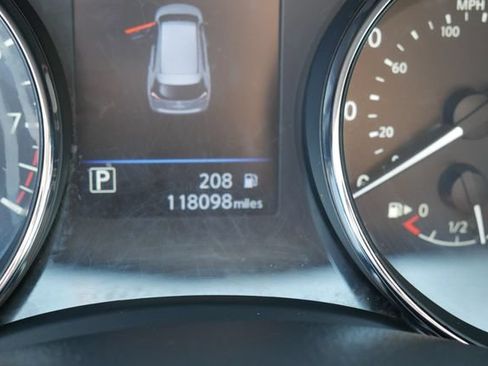 Used 2020 Nissan Rogue SV FWD image 18