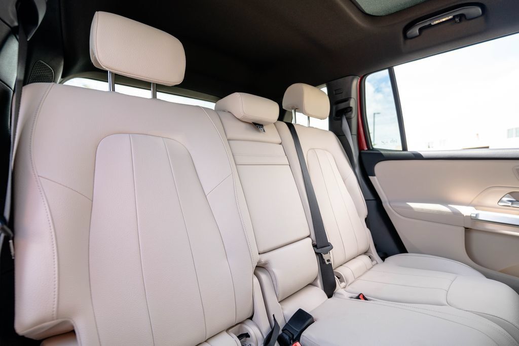 Used 2026 Mercedes-Benz GLB 250 4MATIC image 35