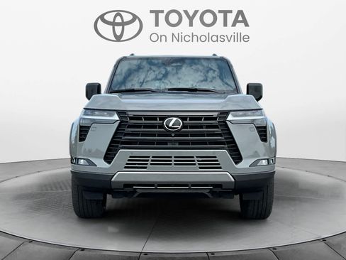 Used 2024 Lexus GX 550 AWD/4WD image 8