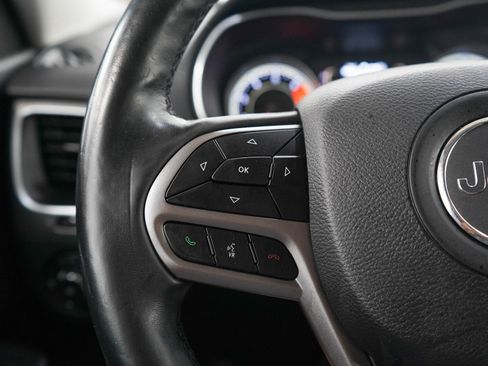 Used 2019 Jeep Cherokee Latitude w/ Cold Weather Group AWD/4WD image 24