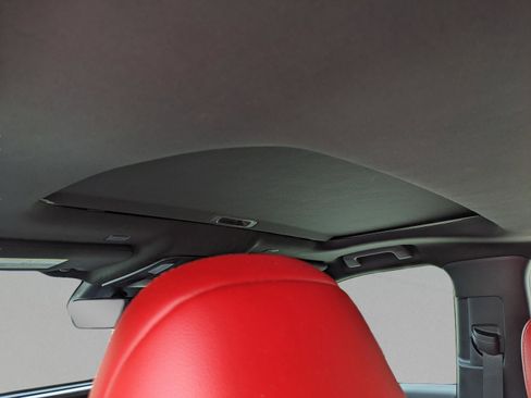 Used 2024 Toyota Highlander LE image 16