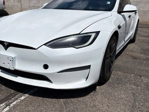 Used 2024 Tesla Model Y Long Range AWD/4WD image 2