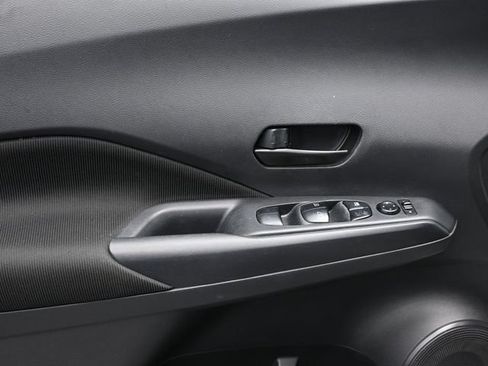 Used 2023 Nissan Kicks S FWD image 6