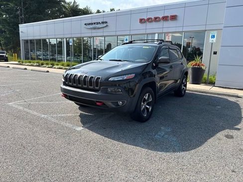 Used 2016 Jeep Cherokee Trailhawk w/ Comfort/Convenience Group AWD/4WD image 2