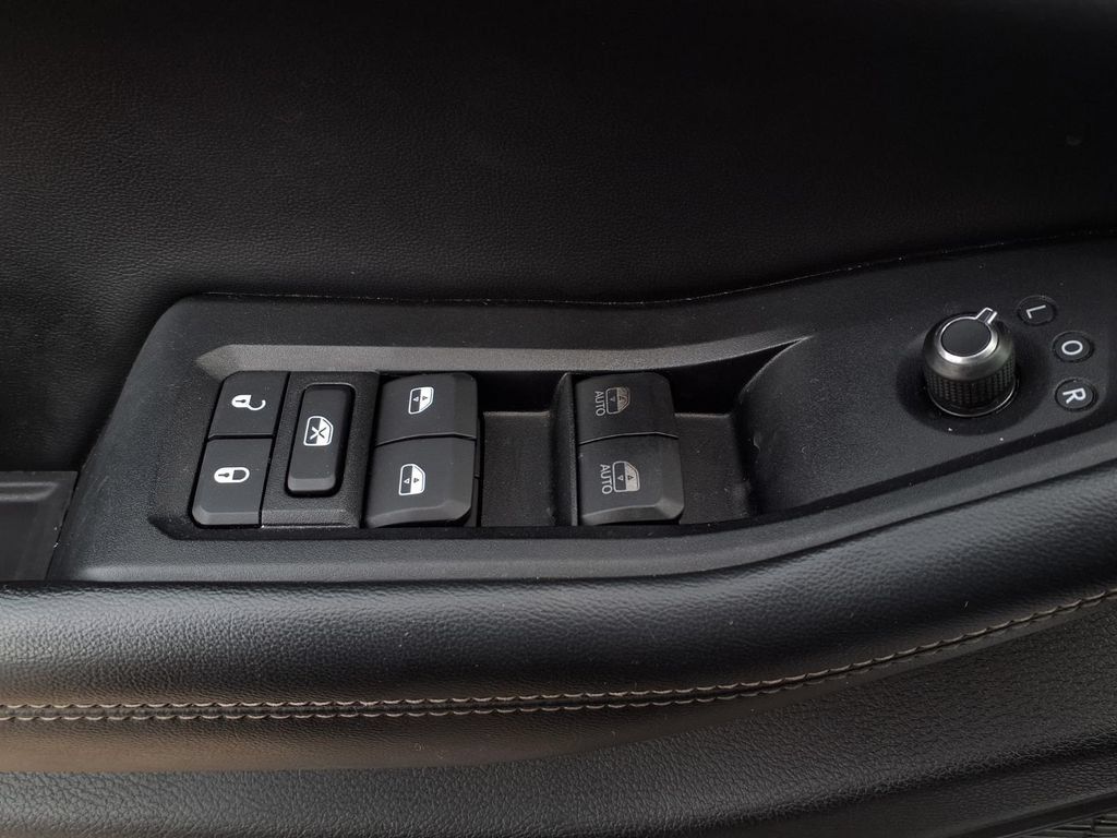 Used 2023 Jeep Grand Cherokee Altitude AWD/4WD image 8