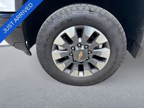 Used 2024 Chevrolet Silverado 2500 Custom w/ Custom Value Package AWD/4WD image 10