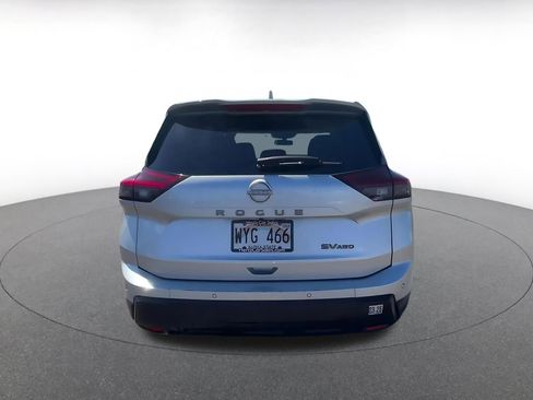 Used 2024 Nissan Rogue SV image 12