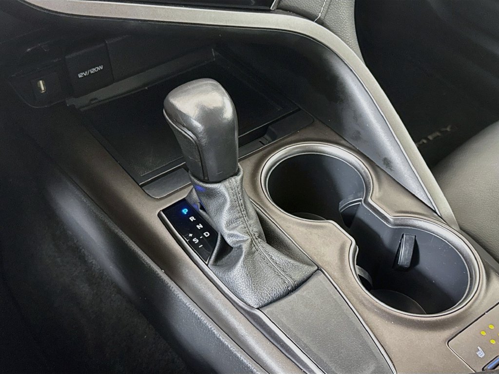 Used 2022 Toyota Camry SE FWD image 19