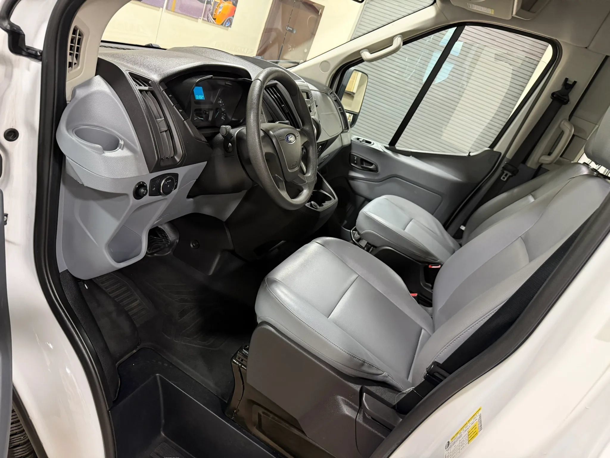 Used 2018 Ford Transit 150 XL RWD image 38