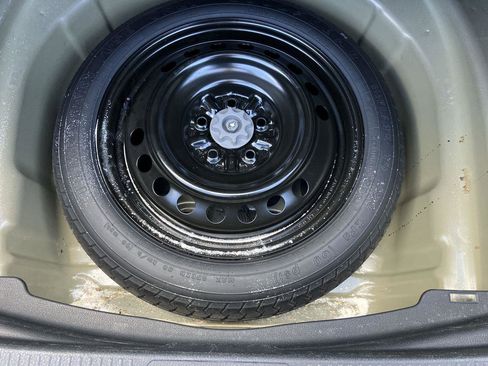 Used 2018 Toyota Camry LE image 25