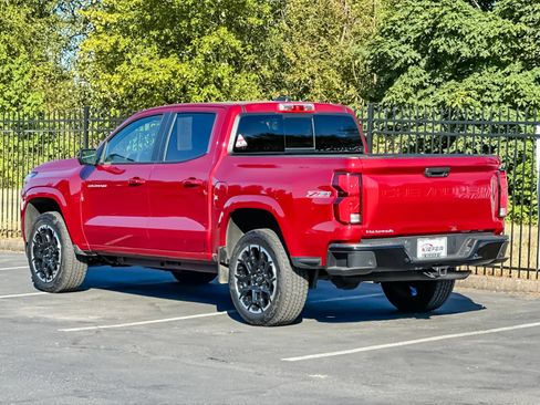 Used 2026 Chevrolet Colorado Z71 w/ Technology Package AWD/4WD image 5