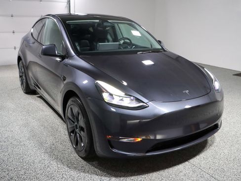Used 2025 Tesla Model Y Long Range image 5