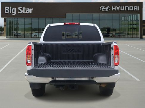 Used 2019 Nissan Frontier SV image 7