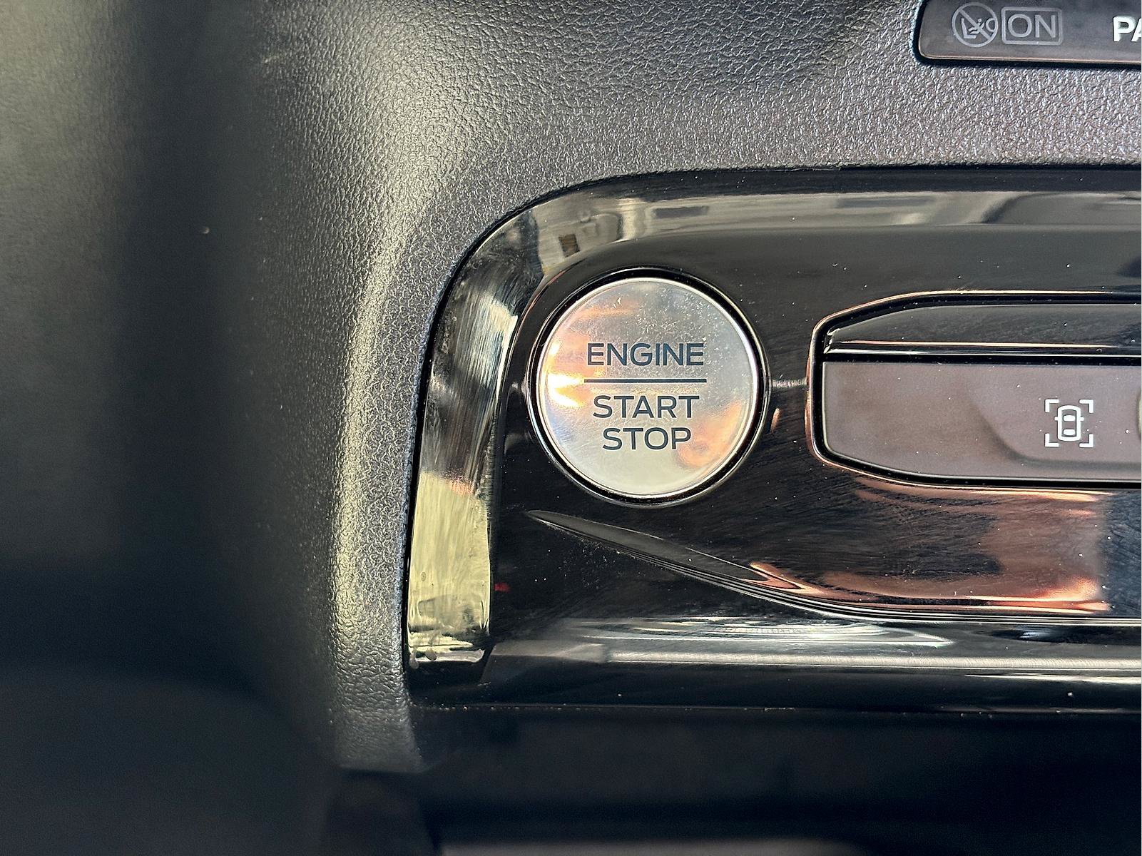 Used 2025 Ford Escape Platinum AWD/4WD image 21