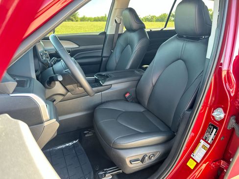 Used 2024 Toyota Grand Highlander XLE image 16