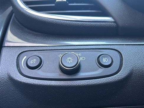 Used 2018 Buick Encore Sport Touring FWD image 5