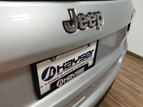Used 2025 Jeep Compass Limited w/ Sun & Sound Group AWD/4WD image 24