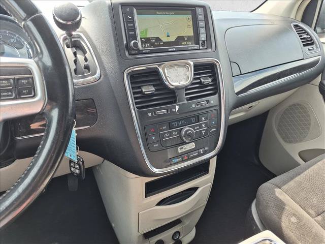 Used 2013 Chrysler Town & Country Touring FWD image 15