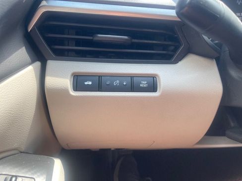 Used 2025 Nissan Altima 2.5 SV FWD image 17
