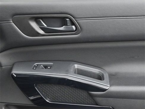 Used 2024 Nissan Pathfinder SV w/ Lighting Package (N92) image 33