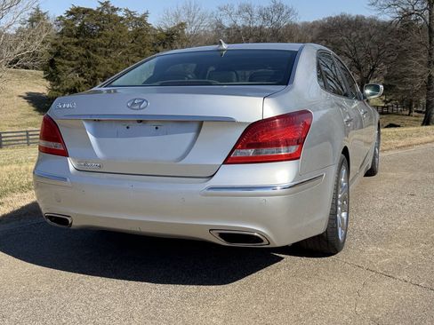 Used 2012 Hyundai Equus Signature RWD image 8