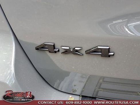 Used 2022 Jeep Grand Cherokee Laredo X AWD/4WD image 18