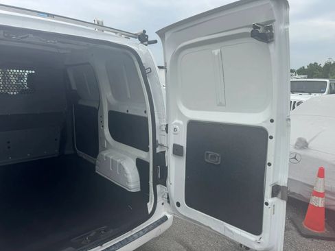 Used 2017 Nissan NV200 SV w/ Technology Package FWD image 13