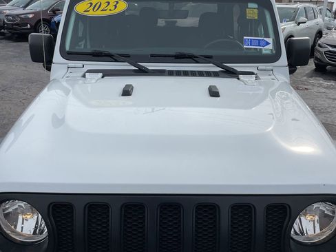 Used 2023 Jeep Wrangler Sport S image 16