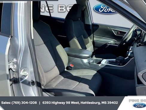 Used 2022 Toyota RAV4 LE image 6