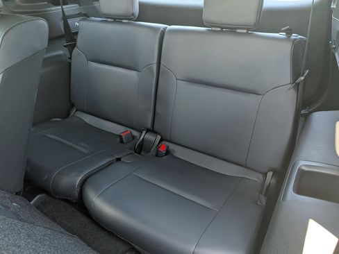 Used 2025 Mitsubishi Outlander SE FWD image 32
