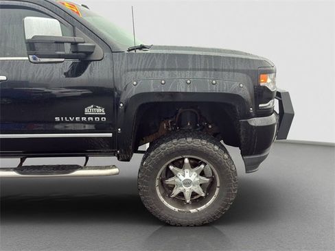 Used 2017 Chevrolet Silverado 1500 LTZ Z71 w/ LTZ Plus Package image 11