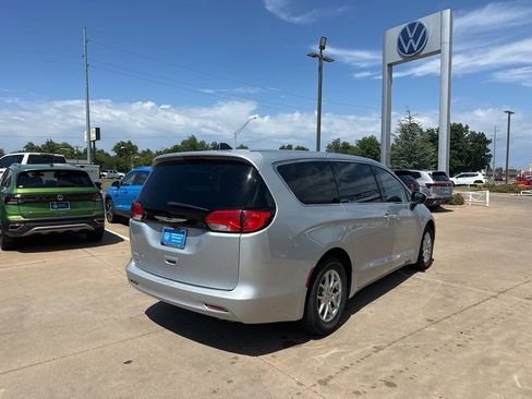 Used 2023 Chrysler Voyager LX FWD image 5