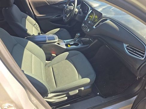 Used 2017 Chevrolet Malibu LT w/ Driver Confidence Package FWD image 6