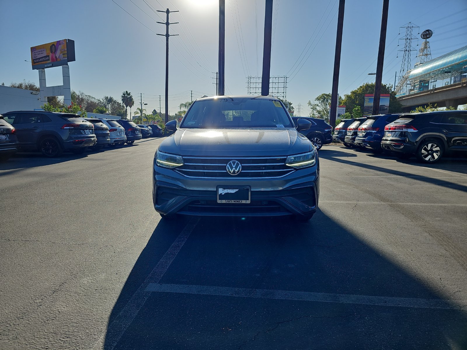 Used 2023 Volkswagen Tiguan S w/ Driver Assistance Package FWD image 2