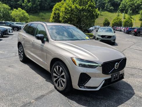Used 2023 Volvo XC60 B5 Plus w/ Climate Package AWD/4WD image 11