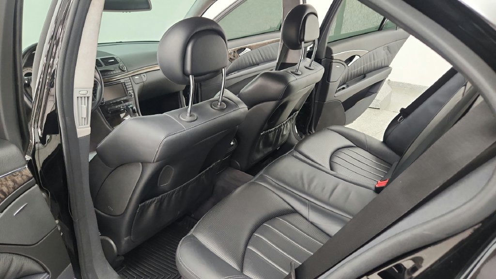 Used 2005 Mercedes-Benz E 55 AMG Sedan image 55