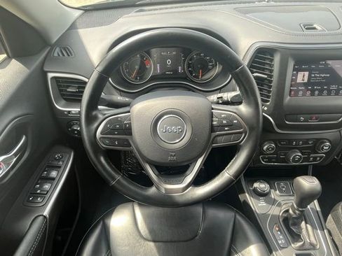 Used 2020 Jeep Cherokee Latitude Plus w/ Cold Weather Group AWD/4WD image 11