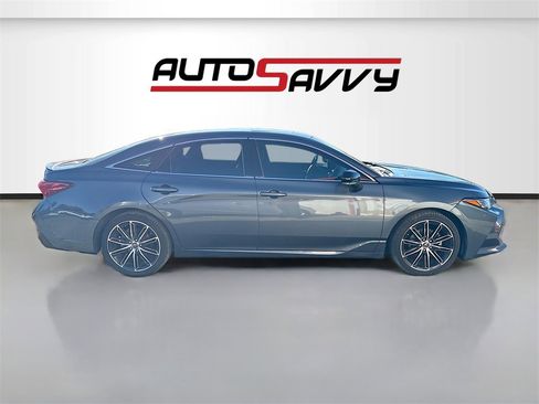 Used 2019 Toyota Avalon Touring image 8